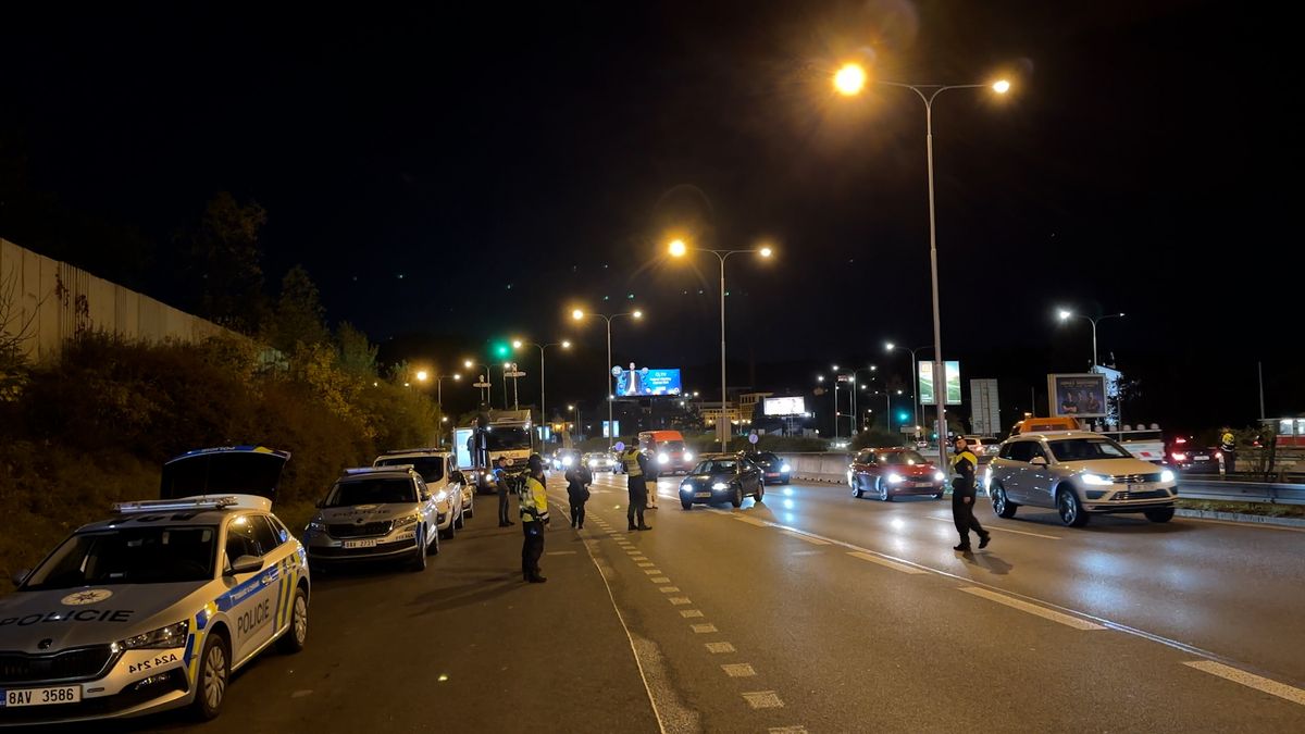 Policisté při dopravní akci v Praze udělili pokuty za více než 100 tisíc